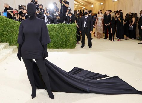 Kim Kardashian struts the runway at Met Gala 2021. Photo by Mike Coppola of Getty Images