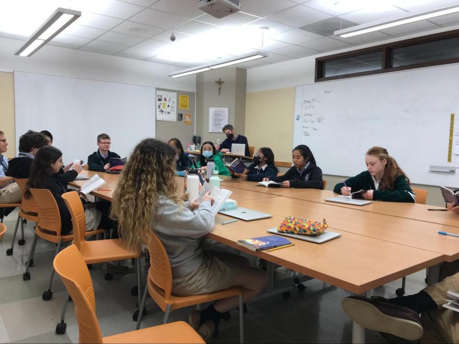 
Mr. Quinn’s sophomore Honors American Literature class is engaging in its first unmasked harkness discussion about the Great Gatsby! Photo credits to Grace Koch